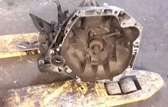 Renault Clio III Manual 5 speed gearbox JH3141 C010530