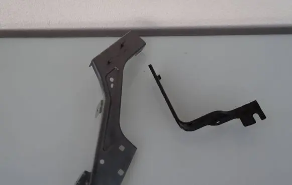 Renault Kangoo III Fender mounting bracket 620438763R
