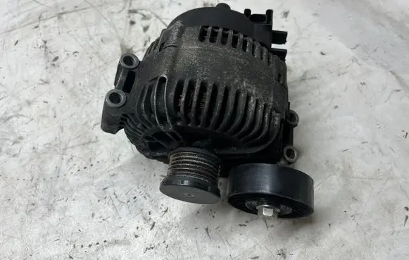 BMW 5 E60 E61 Generator/alternator 7521178