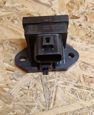 Ford Grand C-MAX Fuel pump relay AU5A9D370FA H8QTB