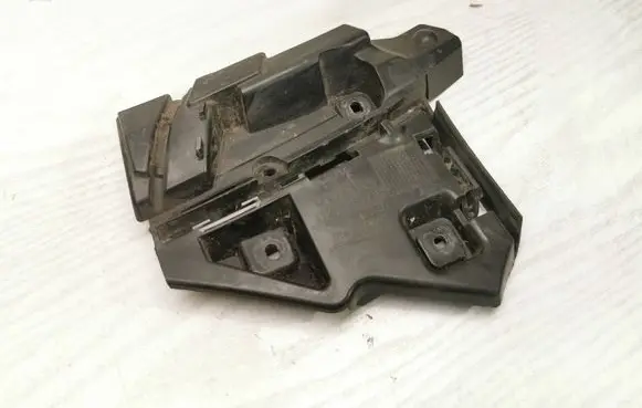 Volvo C30 Front bumper mounting bracket 31214885