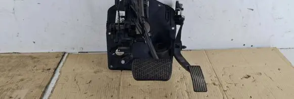 Mercedes-Benz Vaneo W414 Pedal assembly A1682904001 400400Q 2166794
