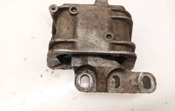Volkswagen PASSAT B6 Engine mount bracket 1K0199262