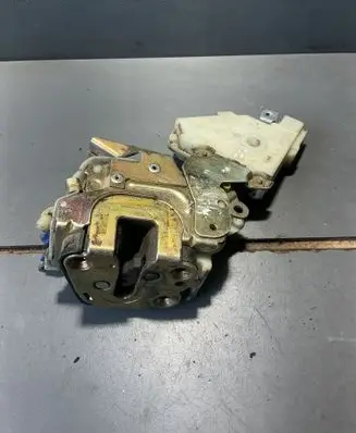Nissan Terrano Tailgate lock latch 8055301U61