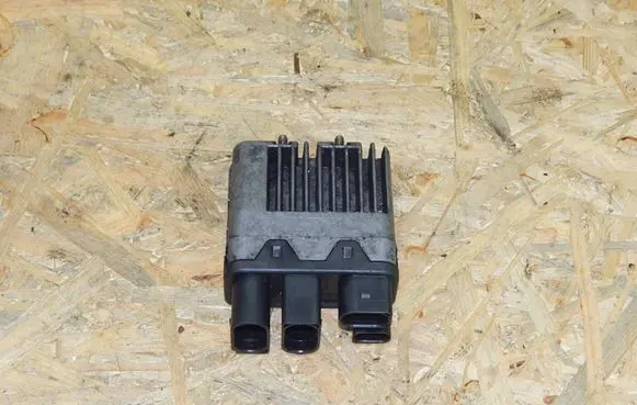 Volkswagen Transporter - Caravelle T5 Coolant fan relay 7H0919506A