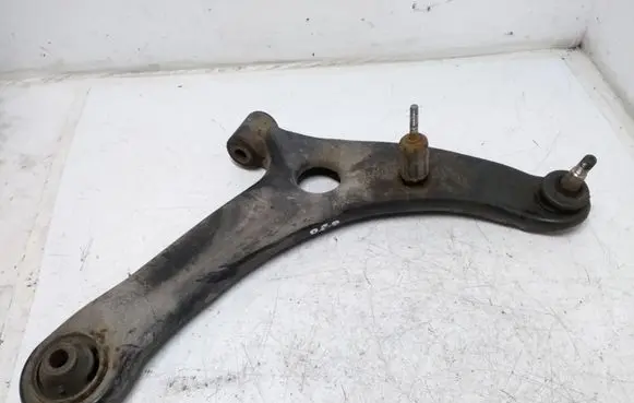 Mitsubishi Colt Front lower control arm/wishbone