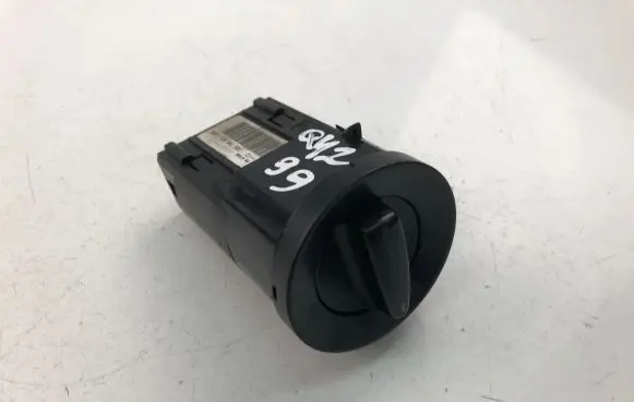Volkswagen Golf VII Light switch 1C0941531
