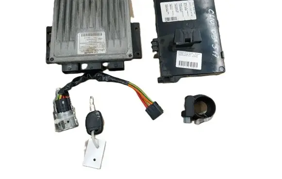 Renault Clio II Engine ECU kit and lock set HOM8200222917 8200212348