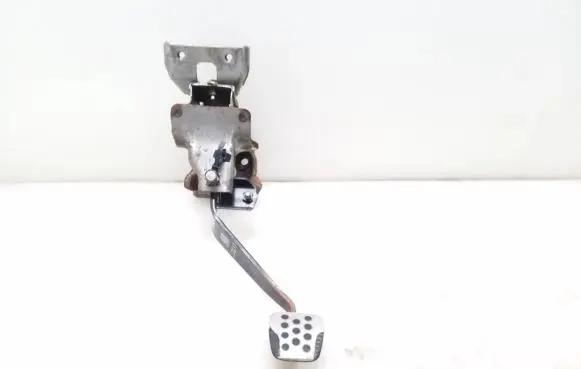 Nissan X-Trail T30 Clutch pedal 