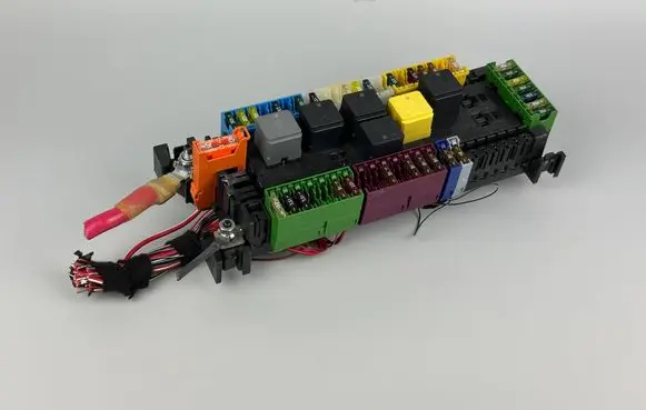 Mercedes-Benz GLE (W166 - C292) Fuse module A1669061202 YAP3509113 33134886