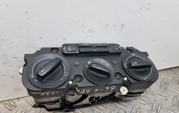 Volkswagen PASSAT B6 Climate control unit 74730961 02263757