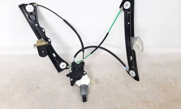 BMW 4 F32 F33 Front door window regulator with motor 7281624