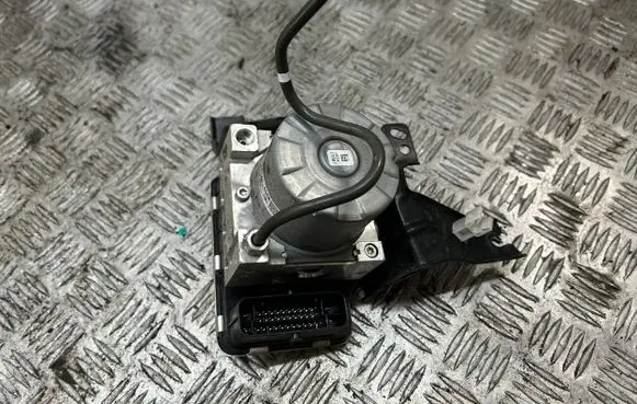 Suzuki Swift III ABS Pump 5611080SB