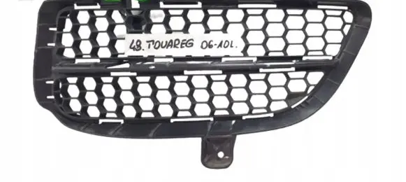 Volkswagen Touareg I Front bumper lower grill 7L6853665