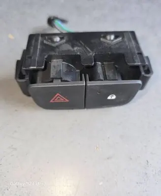 Renault Trafic III (X82) Hazard light switch E3160101