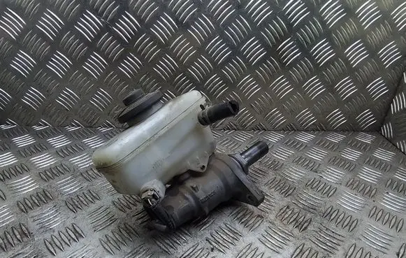 Master brake cylinder