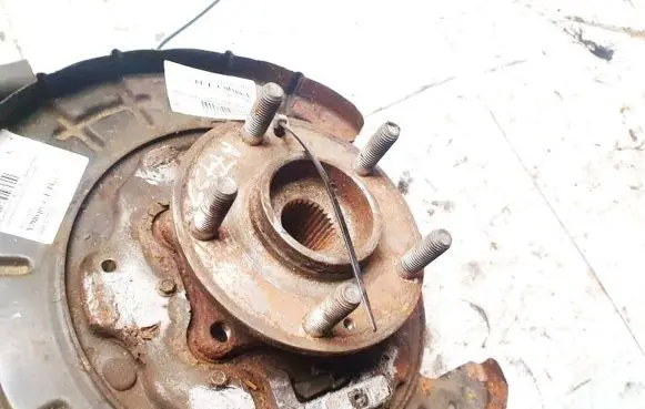 Rear wheel hub