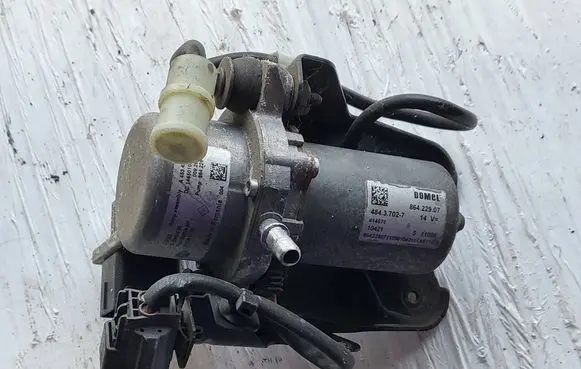 Renault Twingo III Vacuum pump 146501049R A4534300132 00928607