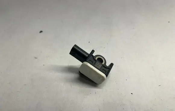 Mercedes-Benz GL X166 Airbag deployment crash/impact sensor A1668210151 56054085AA
