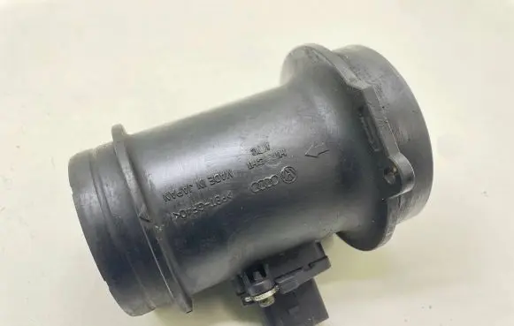 Audi A6 S6 C6 4F Mass air flow meter PBTGF40