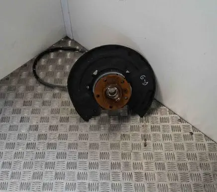 Rear wheel hub