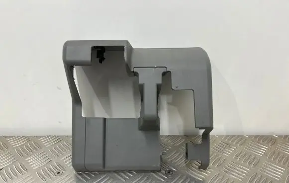 Audi Q7 4M Rear seat rail trim cover 4M0883689A 4M0883689C