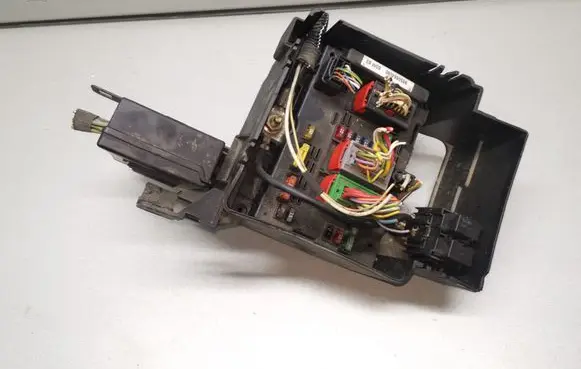 Peugeot 406 Fuse module 9650664080 BSMB3