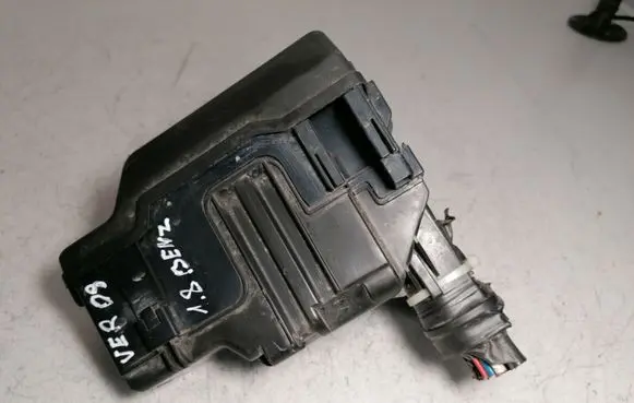 Toyota Corolla Verso AR10 Fuse module 8382P1