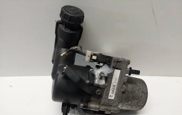 Peugeot 508 Power steering pump 9675277380