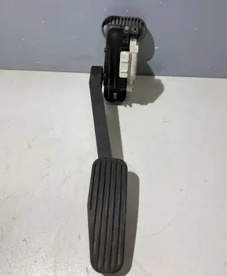 Volvo XC70 Accelerator throttle pedal 30683516 6PV00853712