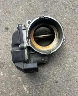 Volkswagen Golf V Throttle valve 03G128063A