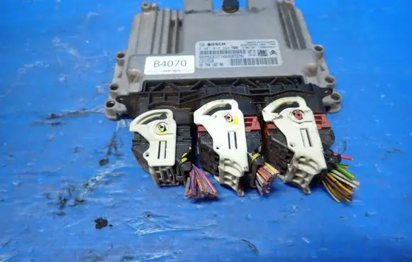 Citroen C4 II Engine control unit/module 9666729580 9678818280 0281018228