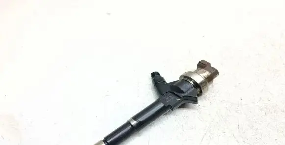 Opel Mokka Fuel injector 55567729
