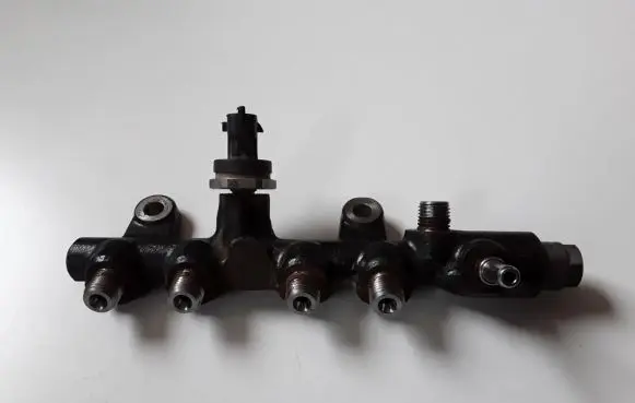 Dacia Dokker Fuel main line pipe