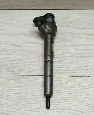 Volkswagen Golf VII Fuel injector 0445110475