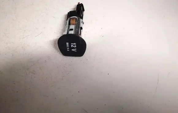 Mercedes-Benz A W169 Cigarette lighter a0008205551