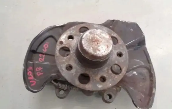 Mercedes-Benz C W203 Rear wheel hub