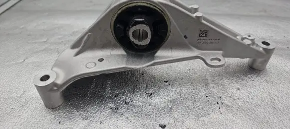Tesla Model Y Engine mounting bracket 109533800D 109075400B
