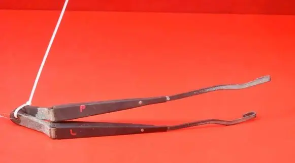 Suzuki Grand Vitara I Front wiper blade arm