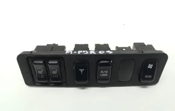 Mitsubishi Pajero A set of switches 