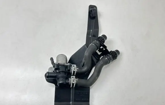 Volkswagen PASSAT B8 Coolant heater control valve 5Q0906457C