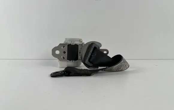 Toyota Corolla Verso AR10 Rear seatbelt H073818 7Q1430 815462