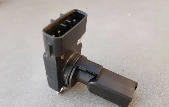 Toyota Avensis Verso Mass air flow meter 2220427010 4618 AFH70M23