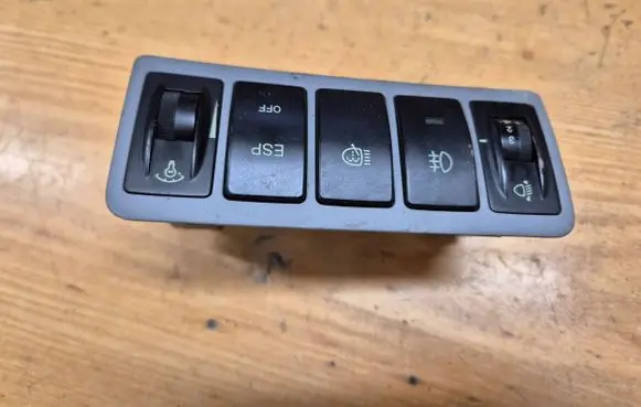 Hyundai Sonata Headlight level height control switch 933003K400