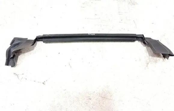 Aston Martin DBX Rubber seal rear door MY8320573