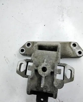 Citroen C5 Engine mount bracket