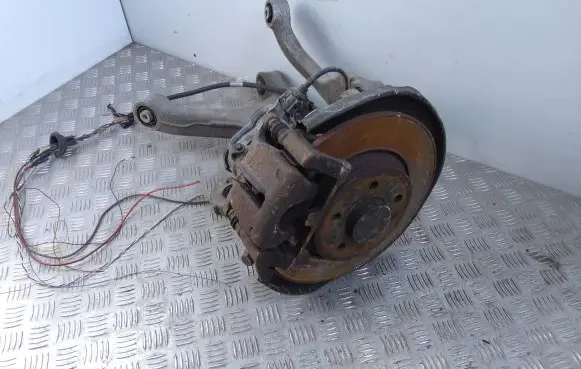 Rear wheel hub spindle/knuckle