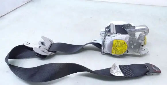 Toyota Avensis T270 Front seatbelt 7P1510P 079237