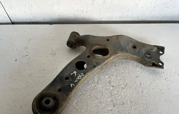 Toyota RAV 4 (XA40) Front lower control arm/wishbone