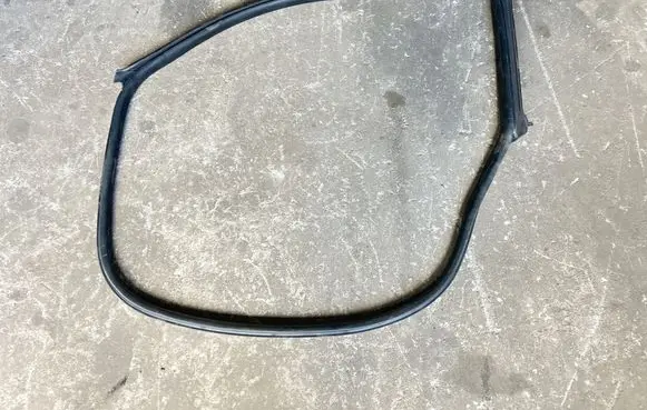 Maserati Ghibli Front door rubber seal 